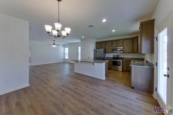 $1,945 | 206 Teddy Lane, Lafayette, LA 70507