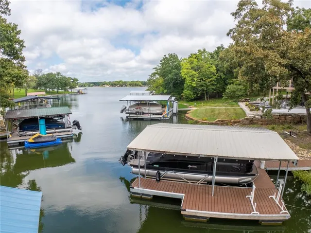 $945,000 | 2022 Lake Viking Terrace, Gallatin, MO 64640