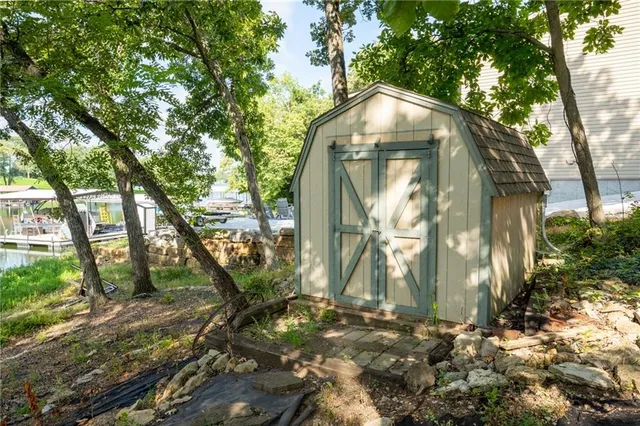 $945,000 | 2022 Lake Viking Terrace, Gallatin, MO 64640