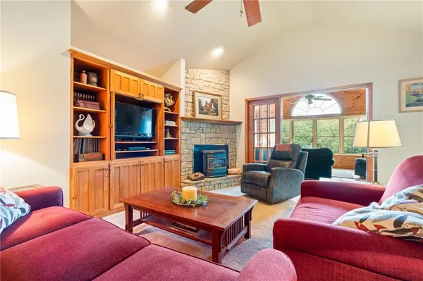 $945,000 | 2022 Lake Viking Terrace, Gallatin, MO 64640