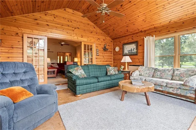 $945,000 | 2022 Lake Viking Terrace, Gallatin, MO 64640