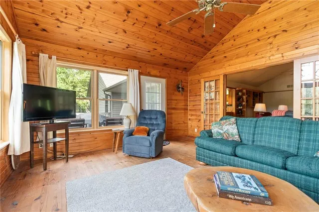 $945,000 | 2022 Lake Viking Terrace, Gallatin, MO 64640