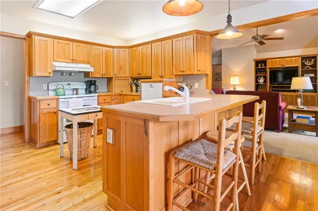 $945,000 | 2022 Lake Viking Terrace, Gallatin, MO 64640