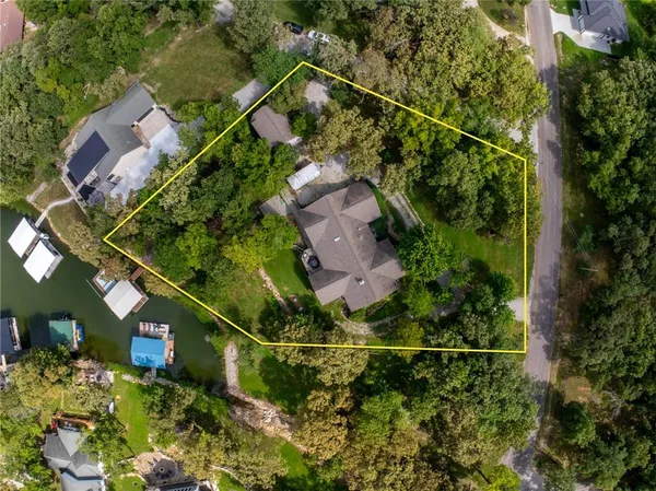 $945,000 | 2022 Lake Viking Terrace, Gallatin, MO 64640