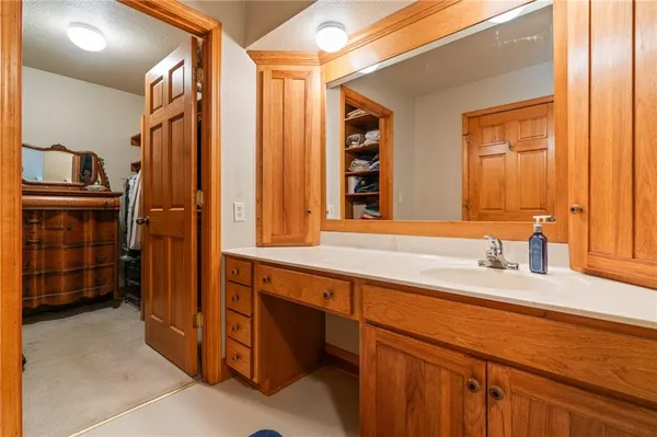 $945,000 | 2022 Lake Viking Terrace, Gallatin, MO 64640