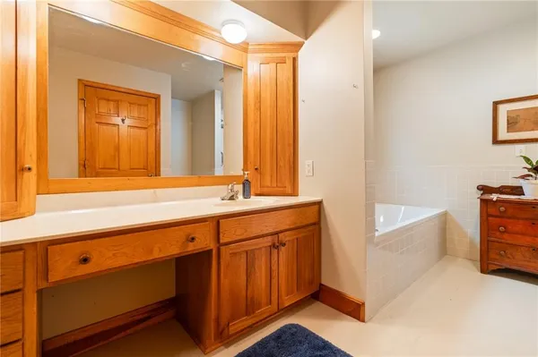 $945,000 | 2022 Lake Viking Terrace, Gallatin, MO 64640