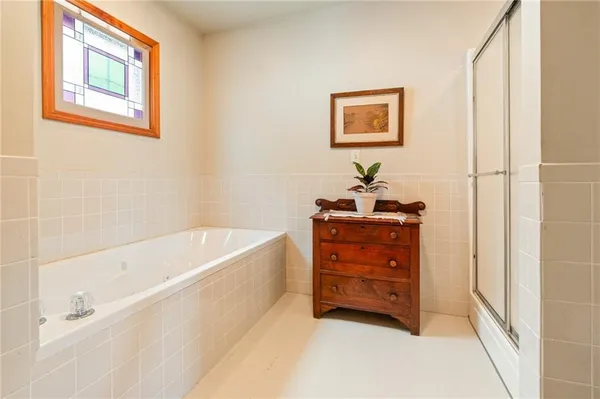 $945,000 | 2022 Lake Viking Terrace, Gallatin, MO 64640