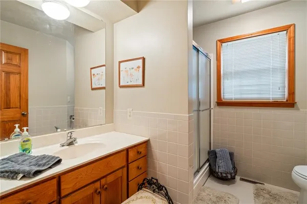 $945,000 | 2022 Lake Viking Terrace, Gallatin, MO 64640