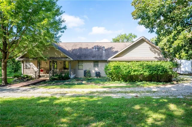 $945,000 | 2022 Lake Viking Terrace, Gallatin, MO 64640