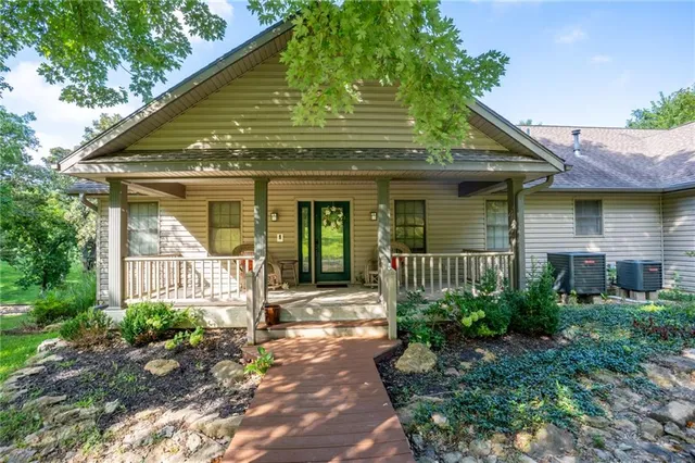 $945,000 | 2022 Lake Viking Terrace, Gallatin, MO 64640