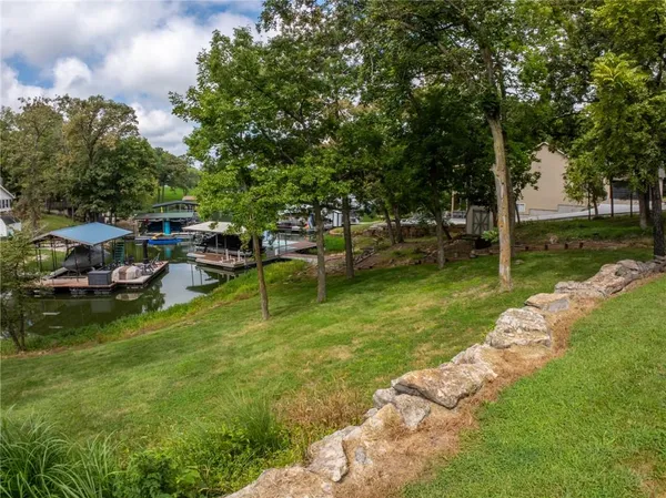 $945,000 | 2022 Lake Viking Terrace, Gallatin, MO 64640