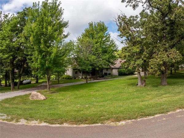 $945,000 | 2022 Lake Viking Terrace, Gallatin, MO 64640