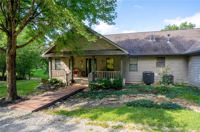 $945,000 | 2022 Lake Viking Terrace, Gallatin, MO 64640