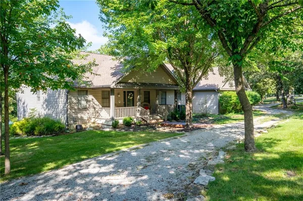 $945,000 | 2022 Lake Viking Terrace, Gallatin, MO 64640