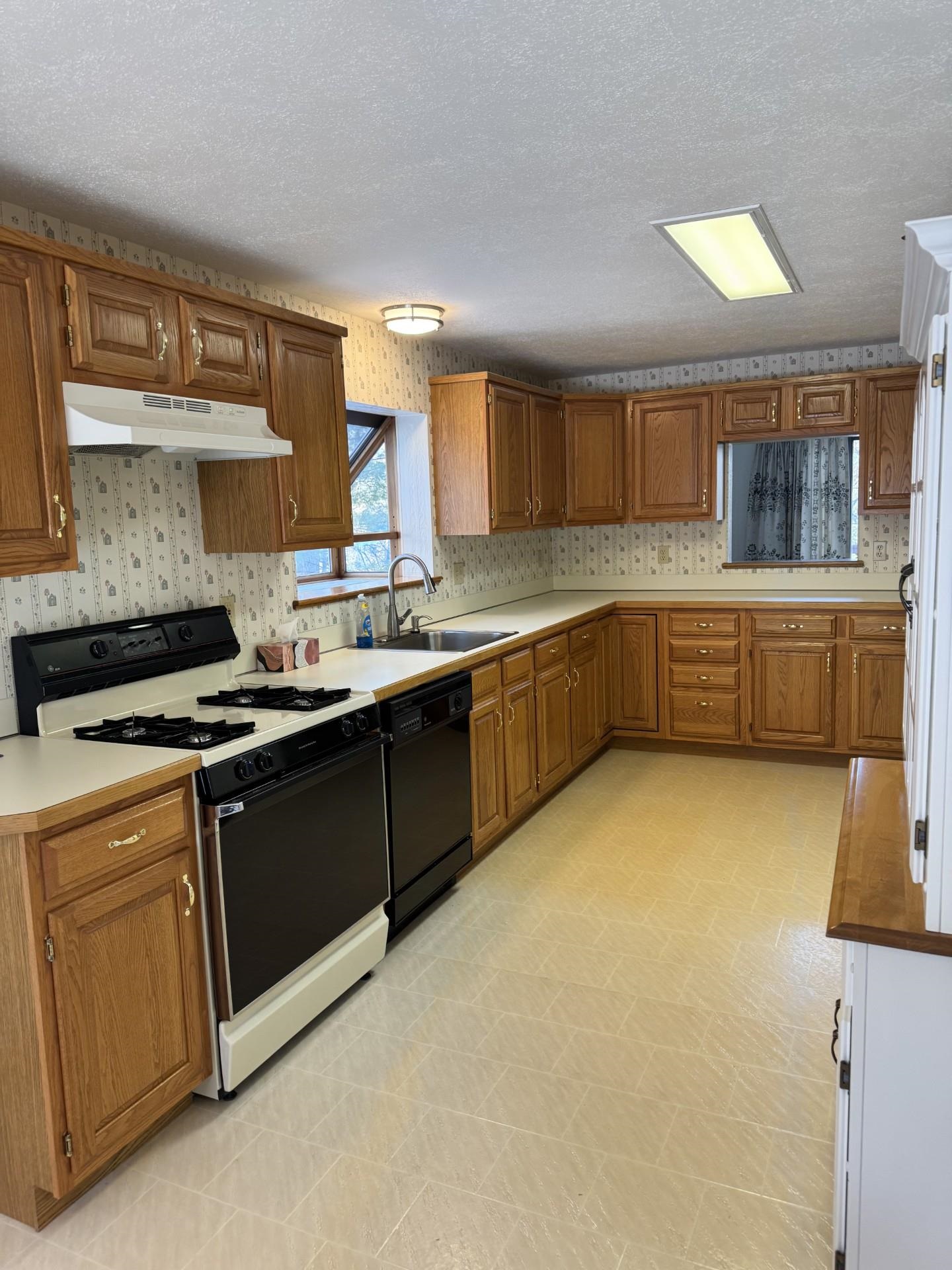 40 Overlook Drive Atkinson, NH 03811 - Photo 3 of 23