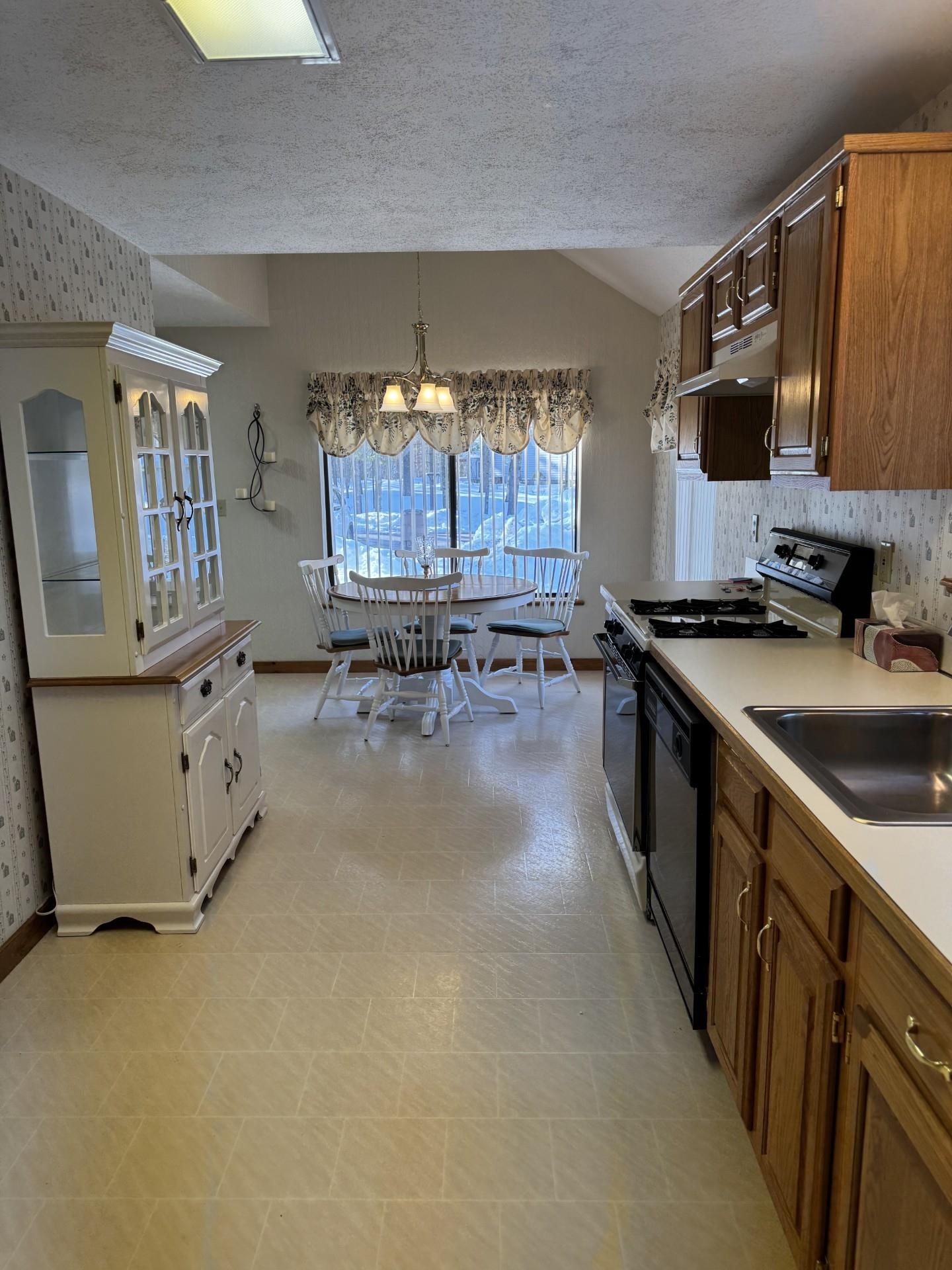 40 Overlook Drive Atkinson, NH 03811 - Photo 4 of 23