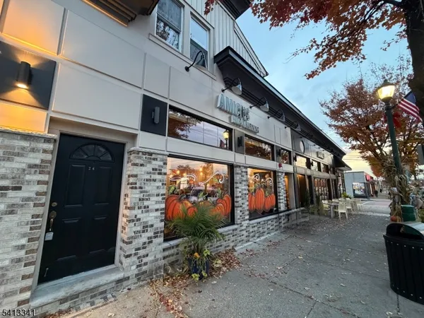 $2,600 | 30 West Pleasant Avenue, Unit 2E, Maywood, NJ 07607