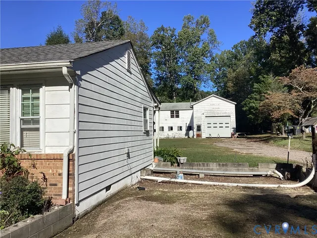 a view of a house with a yard and garage