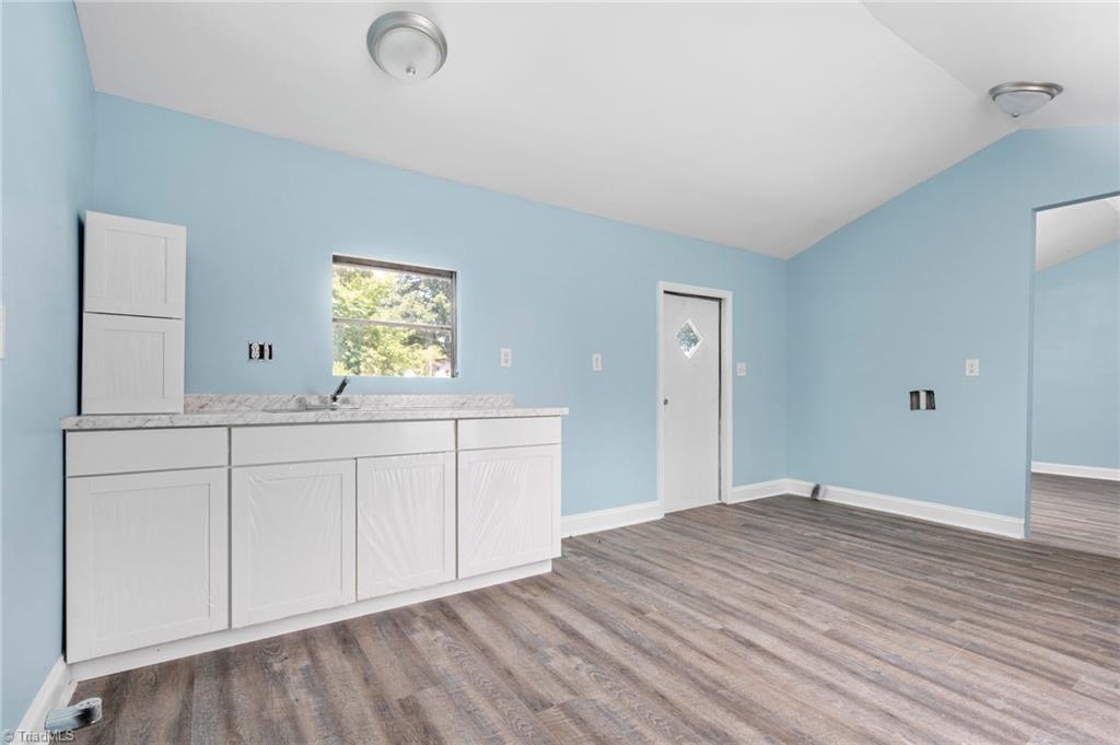 428 Thomas School Road Winston-Salem, NC 27107 - Photo 2 of 29