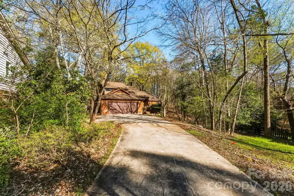 $590,000 | 10 Thornwood Court, Clover, SC 29710