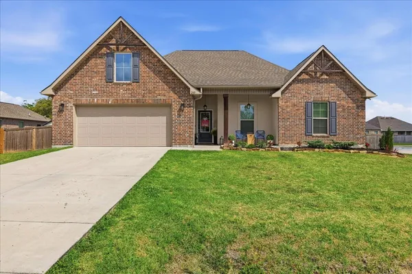 $349,900 | 200 Zachary Lane, Bridge City, TX 77611