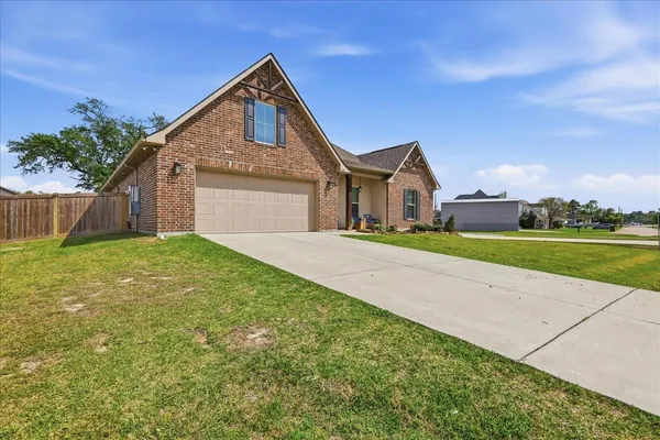 $349,900 | 200 Zachary Lane, Bridge City, TX 77611