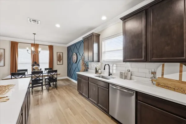 $349,900 | 200 Zachary Lane, Bridge City, TX 77611