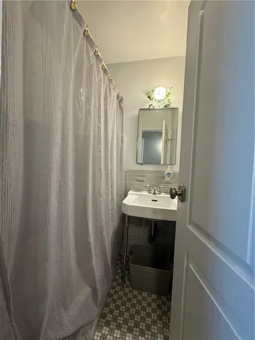 $263,000 | 8 Fordham Hill Ovl, Unit 1B | University Heights