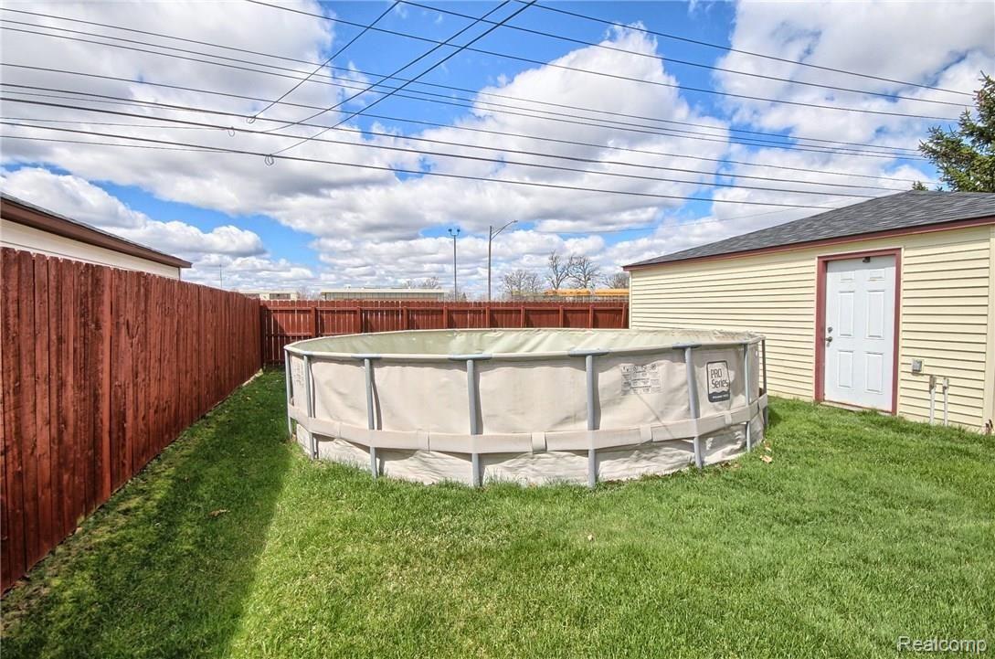 15760 Selwyn Road Southgate, MI 48195 - Photo 28 of 31 Backyard 2nd View.jpg