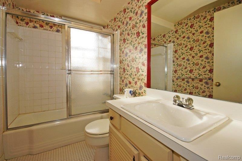 217 Muir Road Grosse Pointe, MI 48236 - Photo 7 of 11 DSC03120.JPG
