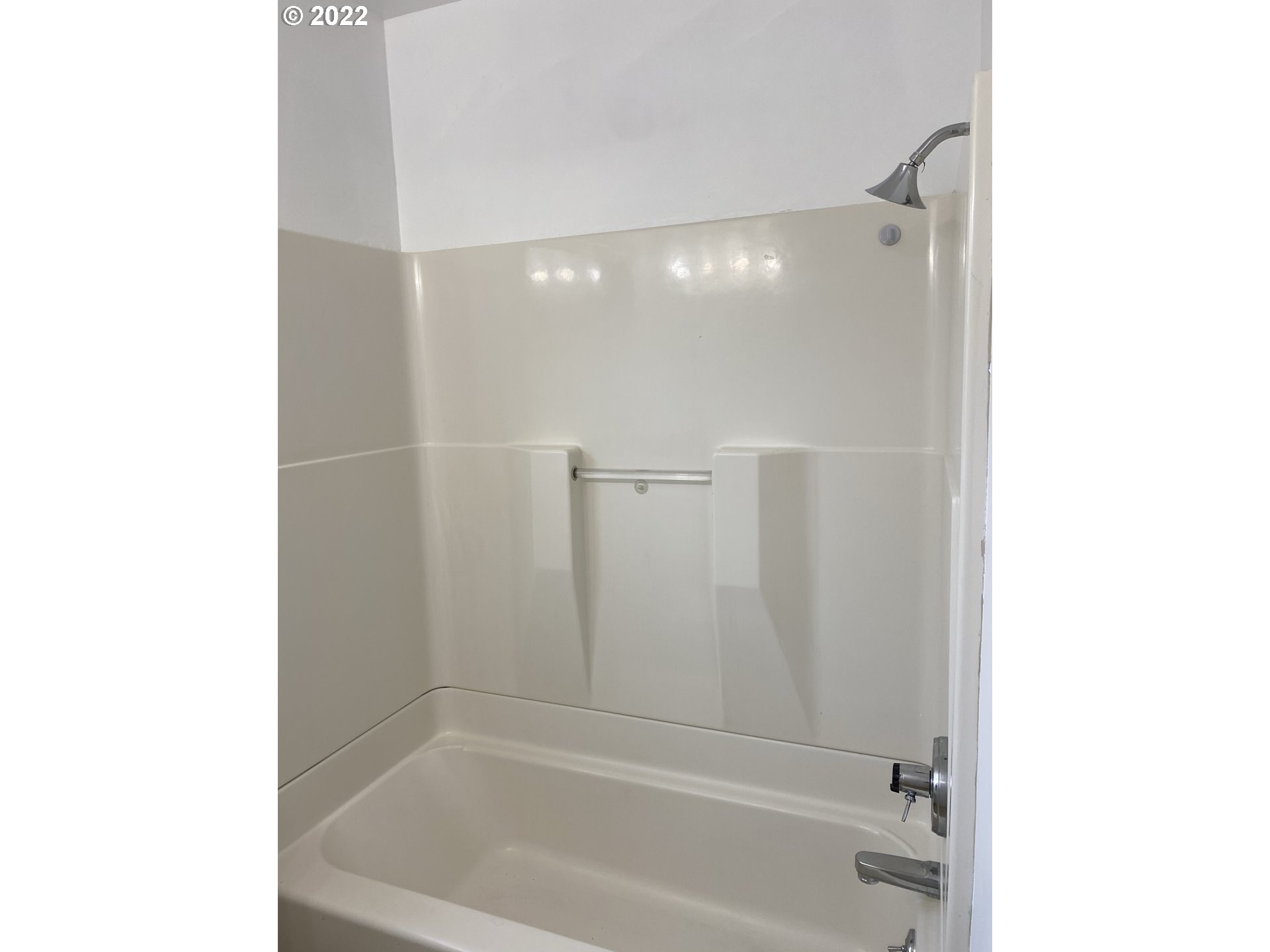 15725 Southeast Stark Street Portland, OR 97233 - Photo 22 of 28