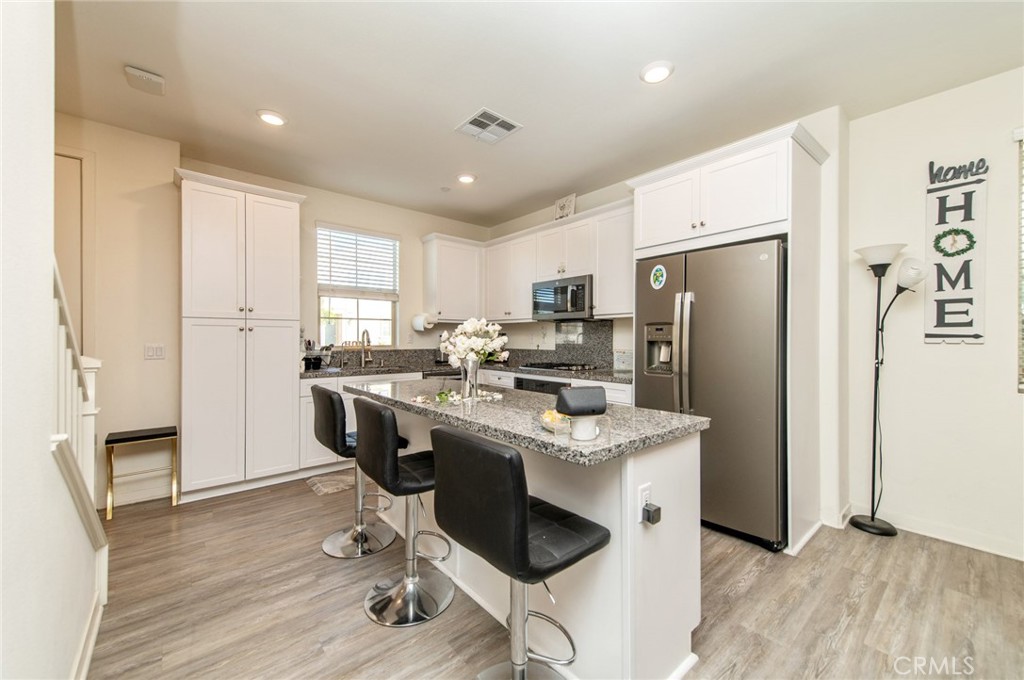 832 Mandarin Way Upland, CA 91786 - Photo 5 of 46