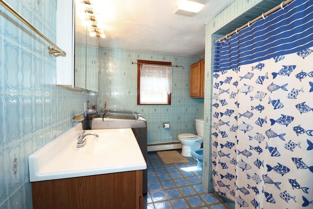 52 Gee Avenue Gloucester, MA 01930 - Photo 16 of 32