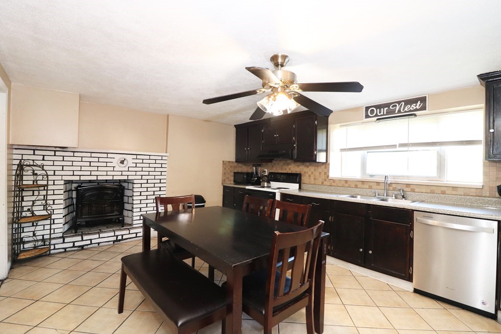 52 Gee Avenue Gloucester, MA 01930 - Photo 19 of 32