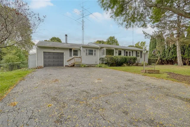 $2,395 | 24 Elaine Drive, Henrietta, NY 14623