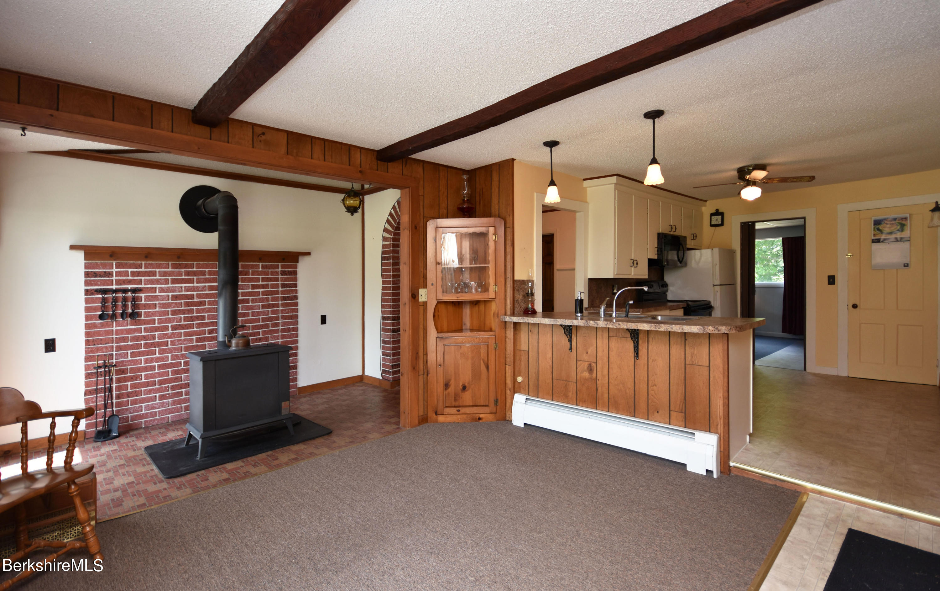 32 Glassworks Road Lanesborough, MA 01224 - Photo 13 of 63 Family Room
