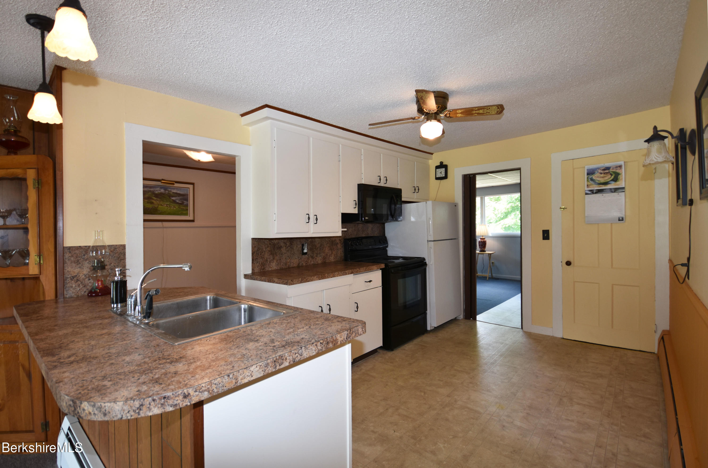 32 Glassworks Road Lanesborough, MA 01224 - Photo 14 of 63 Kitchen