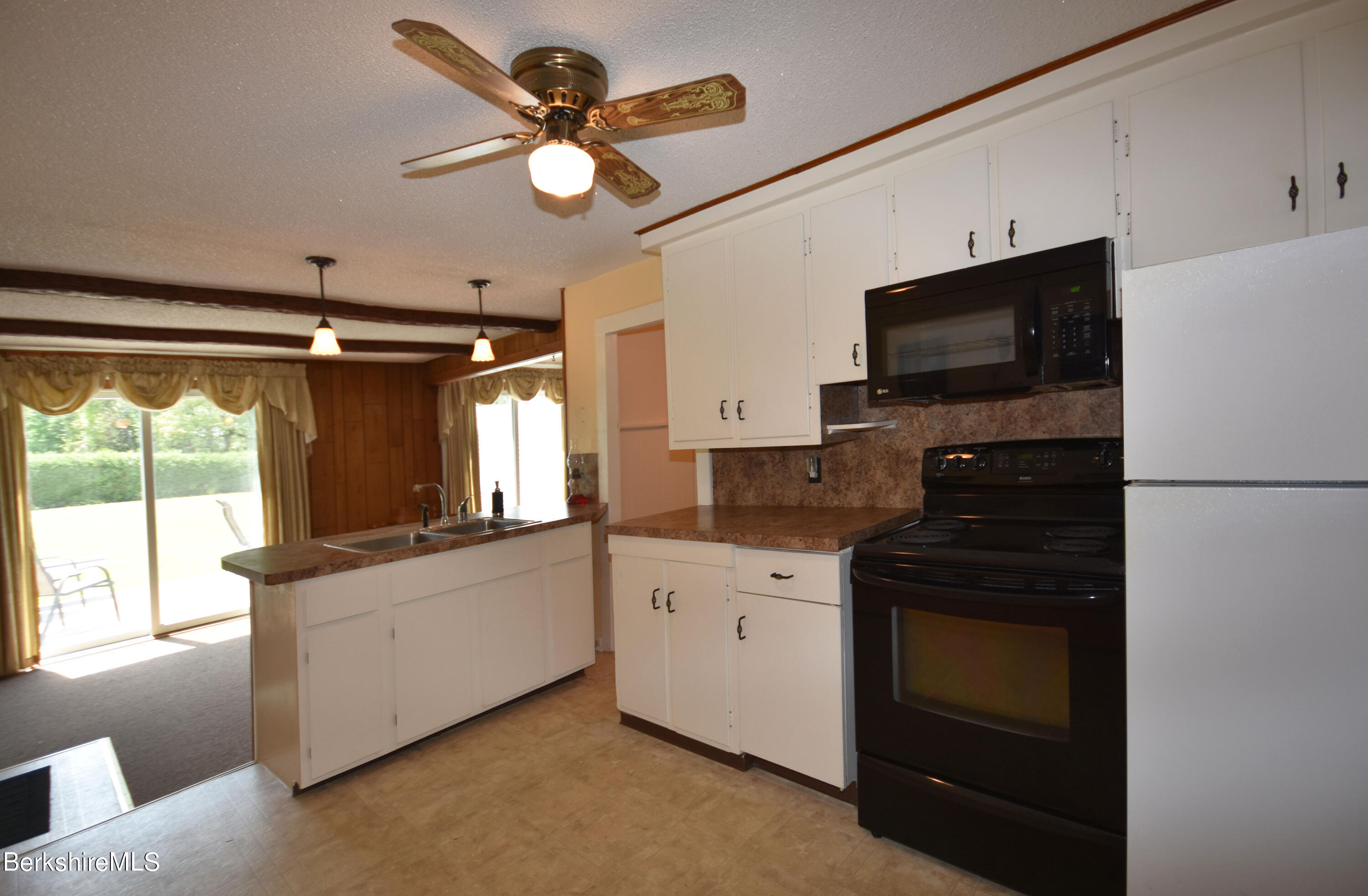 32 Glassworks Road Lanesborough, MA 01224 - Photo 15 of 63 Kitchen