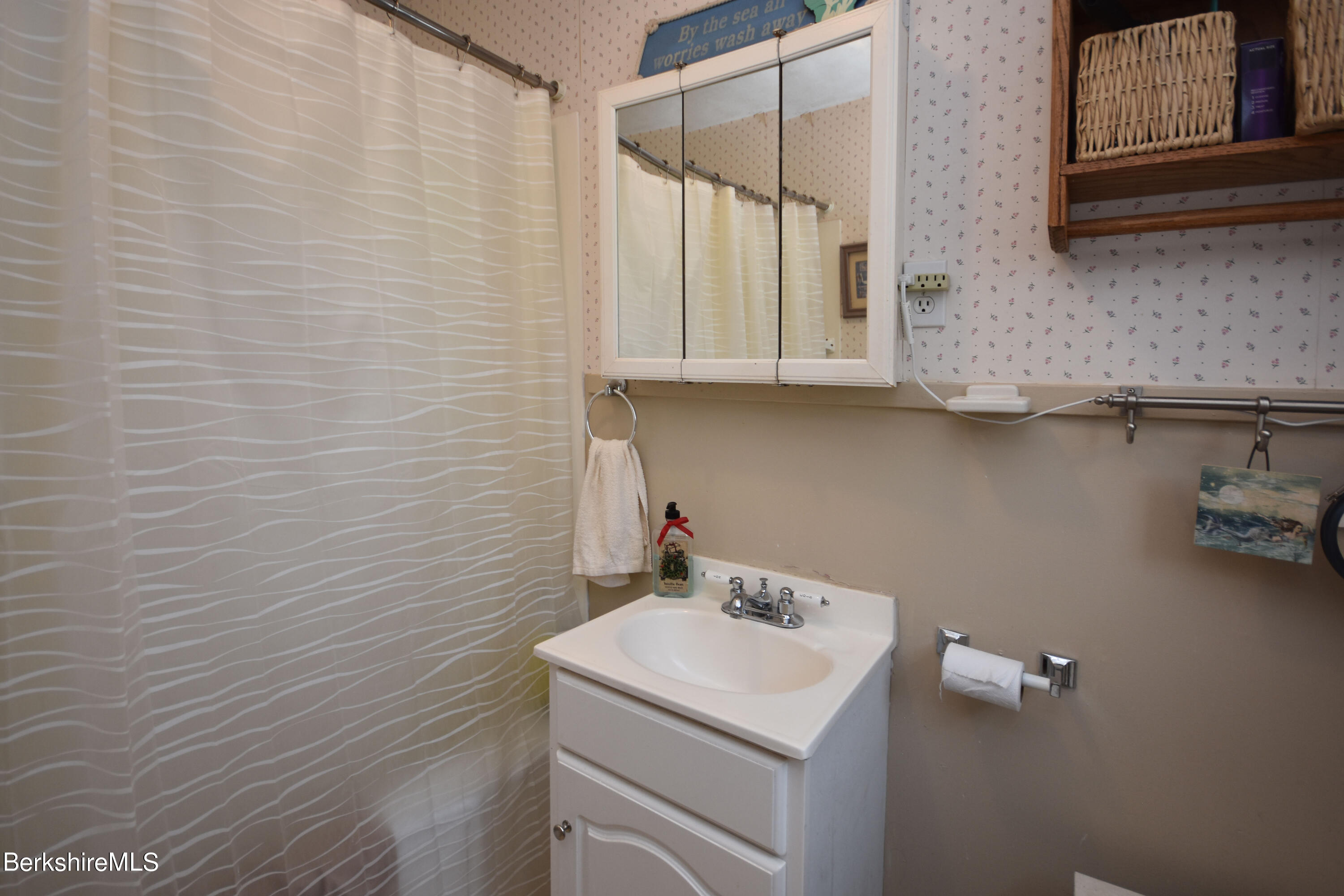 32 Glassworks Road Lanesborough, MA 01224 - Photo 45 of 63 Apt Full Bath