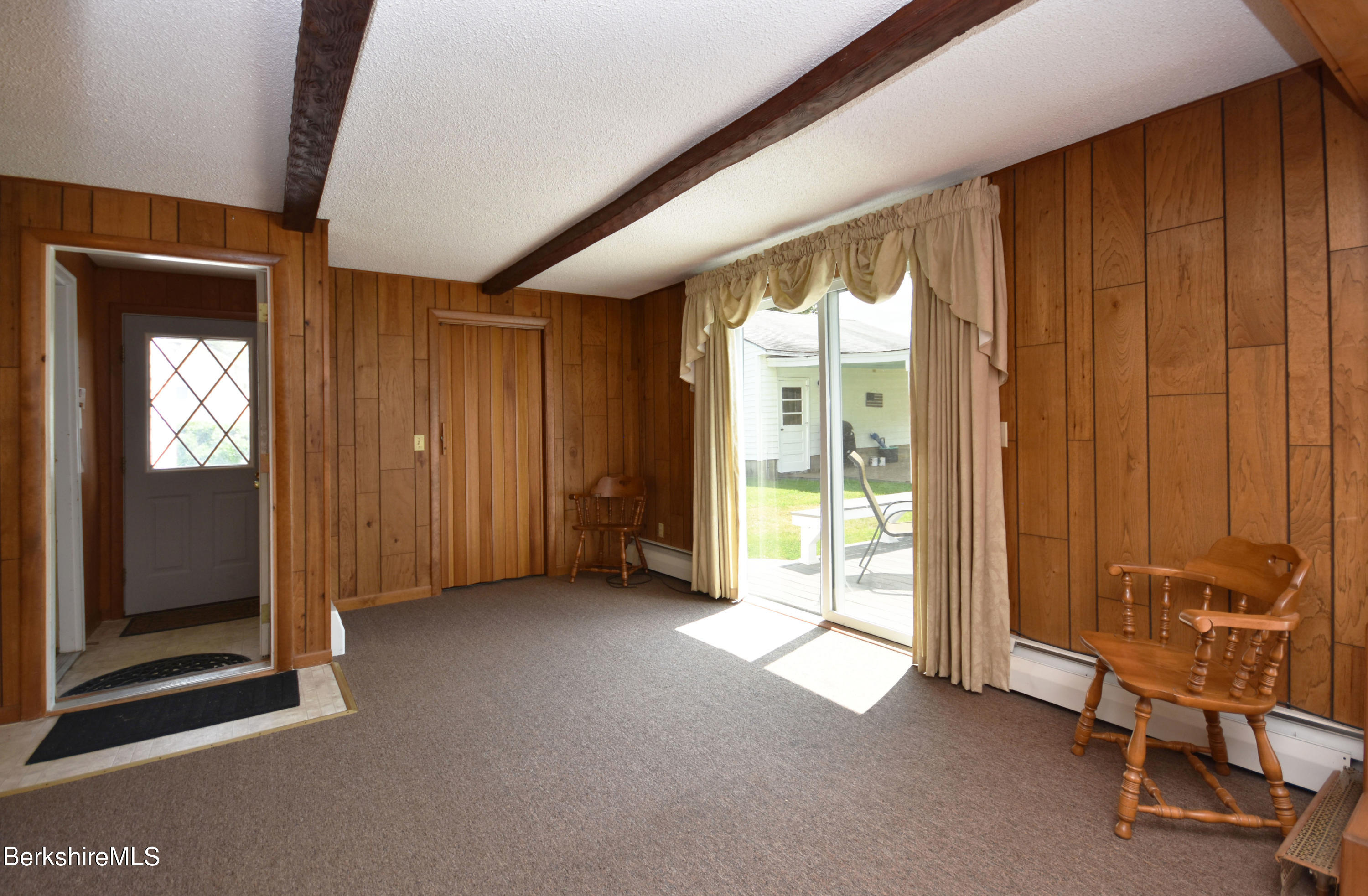 32 Glassworks Road Lanesborough, MA 01224 - Photo 10 of 63 Family Room