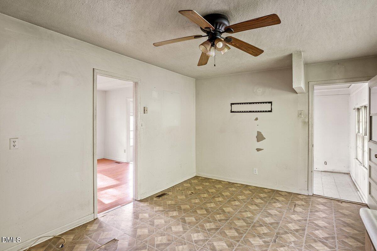 122 Richmond Road Mebane, NC 27302 - Photo 11 of 17 a view of a livingroom with a ceiling fan