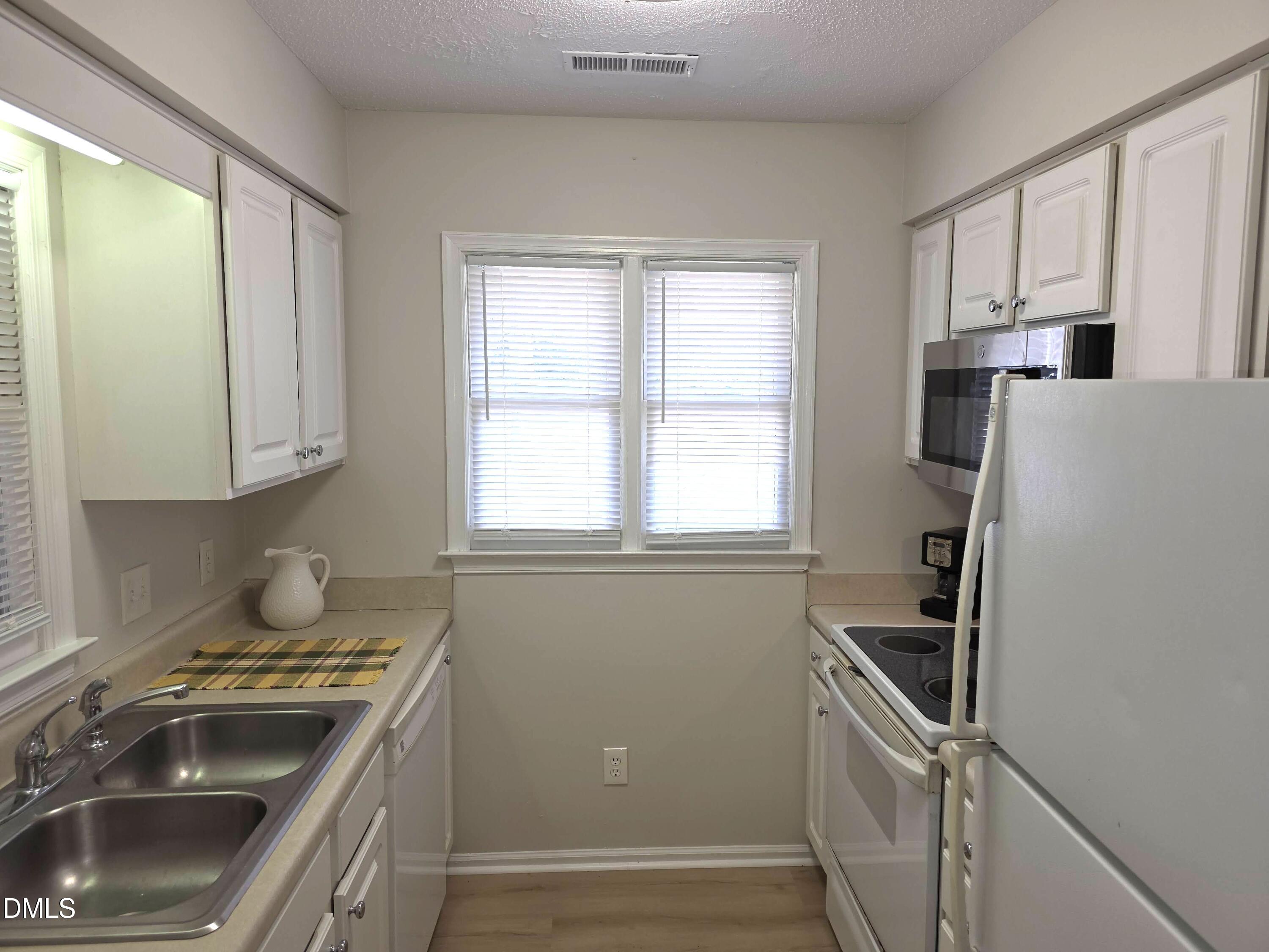 2811 Edridge Court, Unit 202 Raleigh, NC 27612 - Photo 3 of 27 Full gallery kitchen