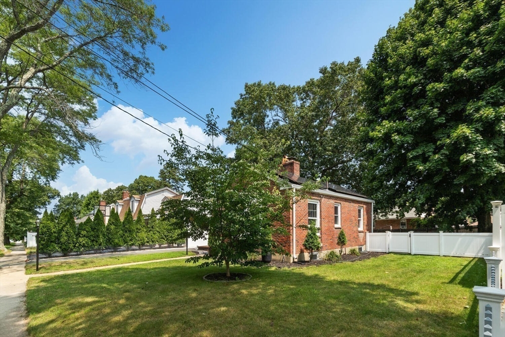 17 Dewitt Road Stoneham, MA 02180 - Photo 33 of 37 Gallery Image 33