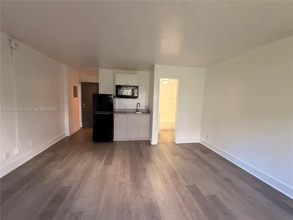 $1,700 | 143 Southwest 9th Street, Unit 310, Miami, FL 33130