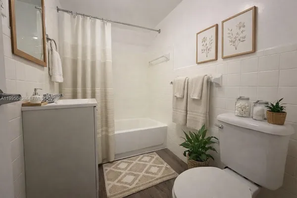 $1,700 | 143 Southwest 9th Street, Unit 310, Miami, FL 33130