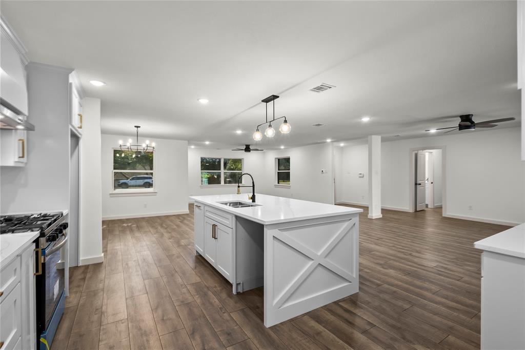 909 Robertson Road Grand Prairie, TX 75050 - Photo 11 of 36 Gallery Image 11