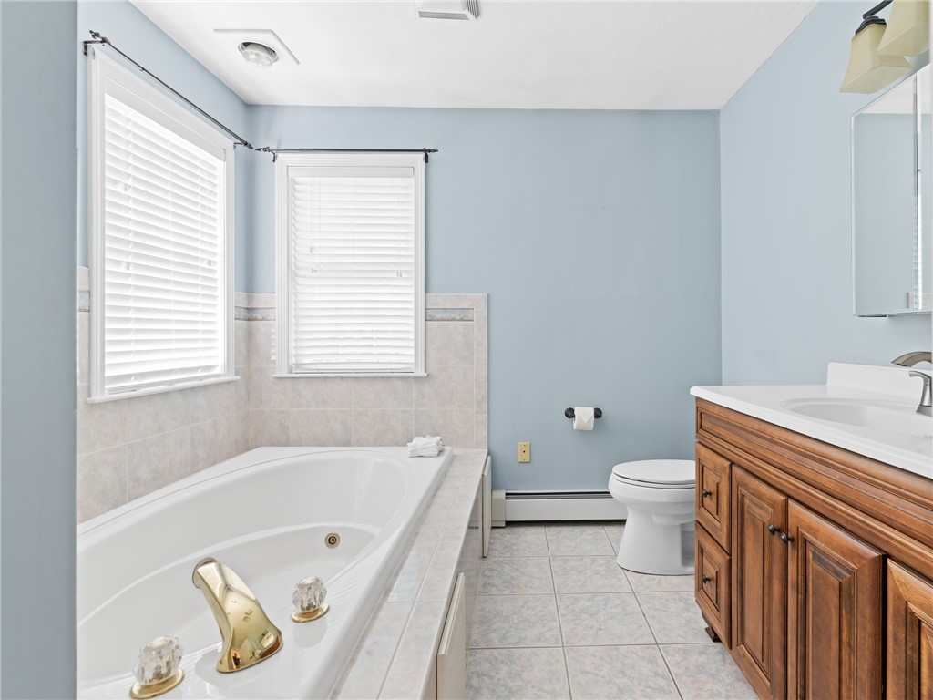 45 Silo Drive Cranston, RI 02921 - Photo 19 of 37 Primary Bath