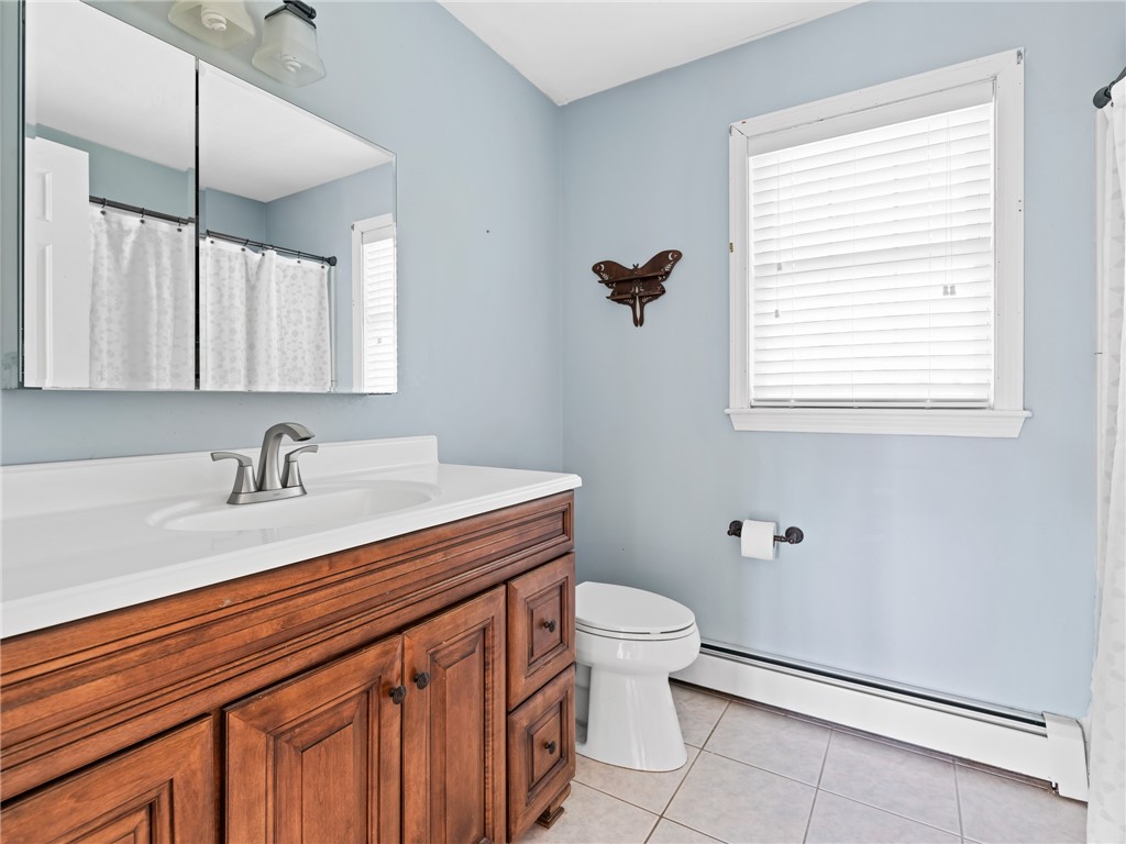 45 Silo Drive Cranston, RI 02921 - Photo 23 of 37 2nd Floor Full Bath