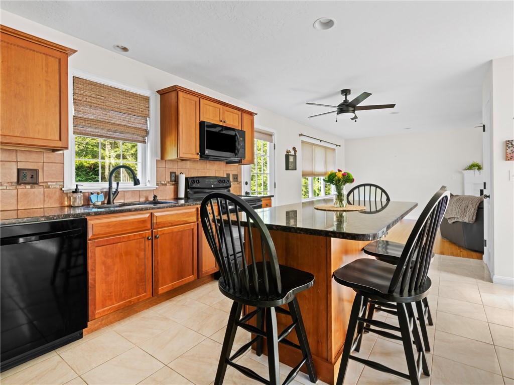 45 Silo Drive Cranston, RI 02921 - Photo 6 of 37