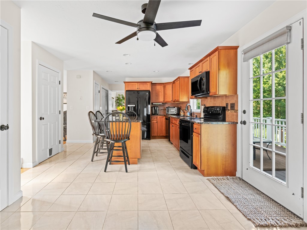 45 Silo Drive Cranston, RI 02921 - Photo 7 of 37